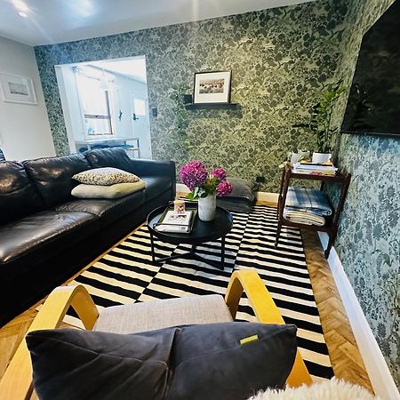 2 Bed Beckenham Beauty - Pet Friendly Villa Christchurch Exteriör bild