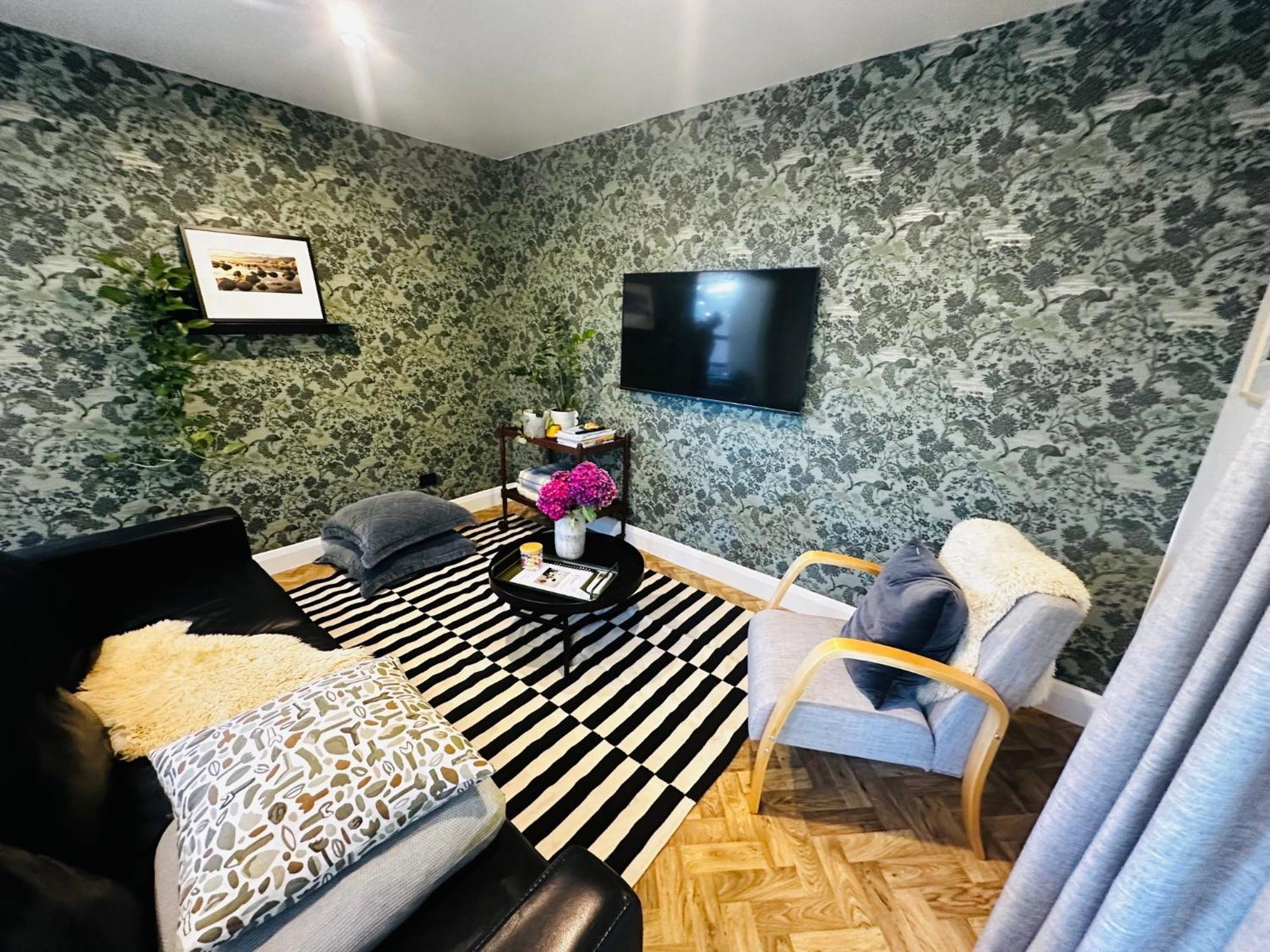 2 Bed Beckenham Beauty - Pet Friendly Villa Christchurch Exteriör bild